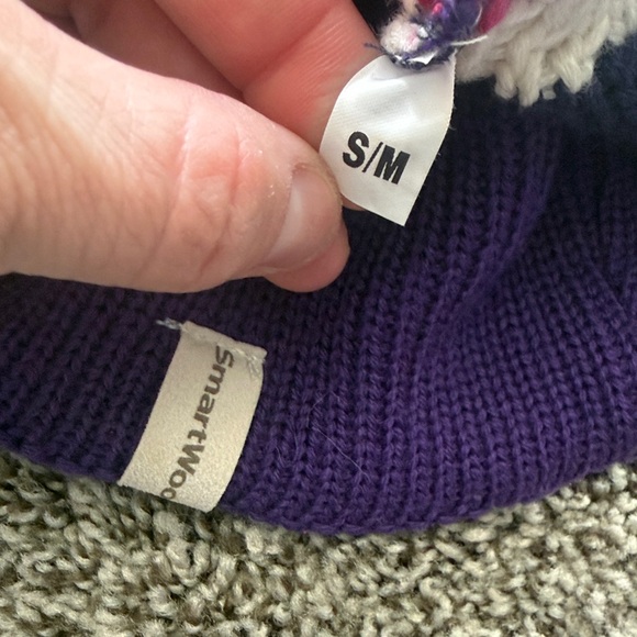 Smartwool Girls Pom-Pom Beanie Hat - Picture 2 of 2